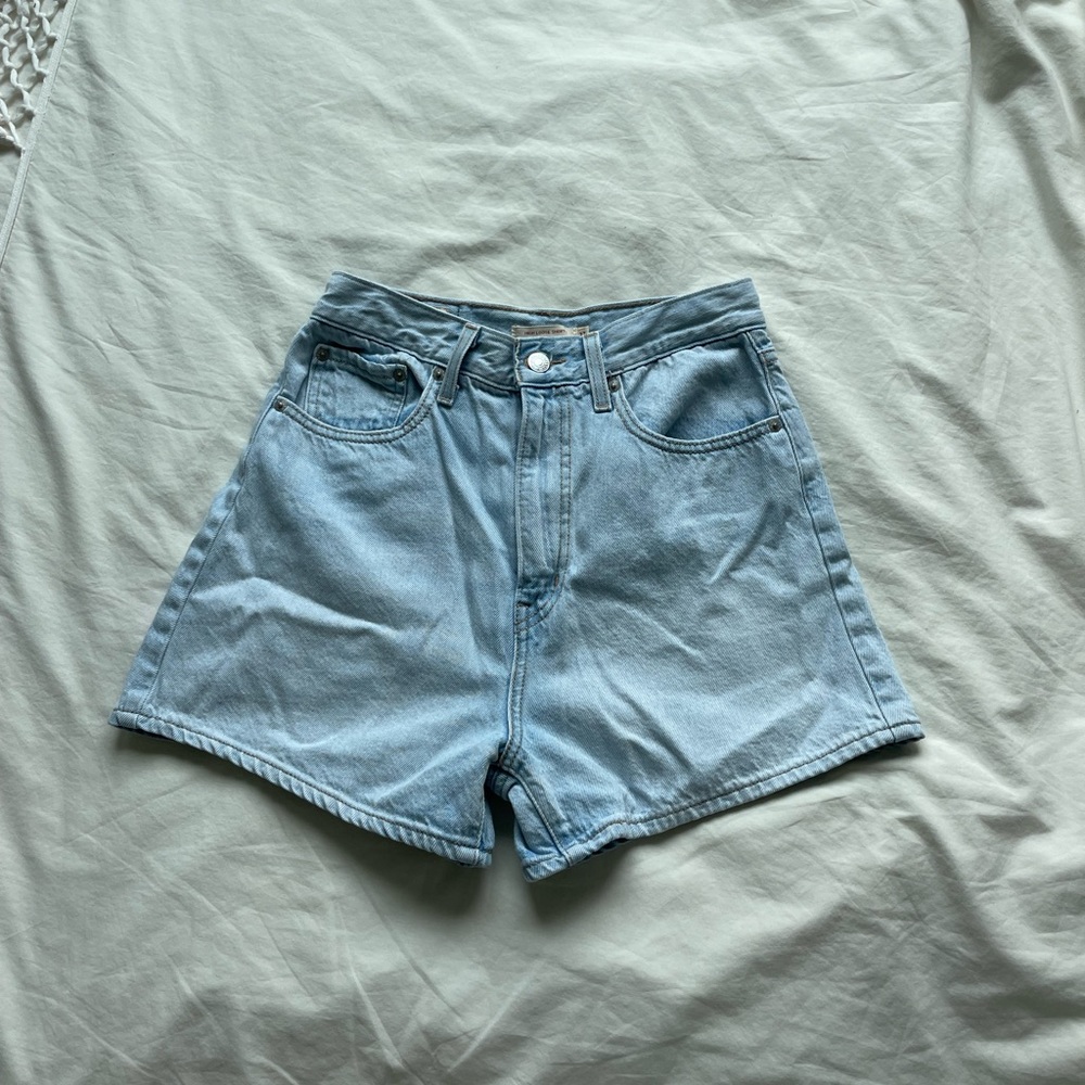 Levi’s High Rise Short - Picture 2 of 2